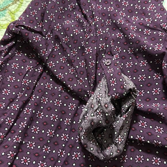 Brian & Em size XL Lemmy v-neck hi low top roll tab sleeves dark purple women’s - Picture 8 of 10